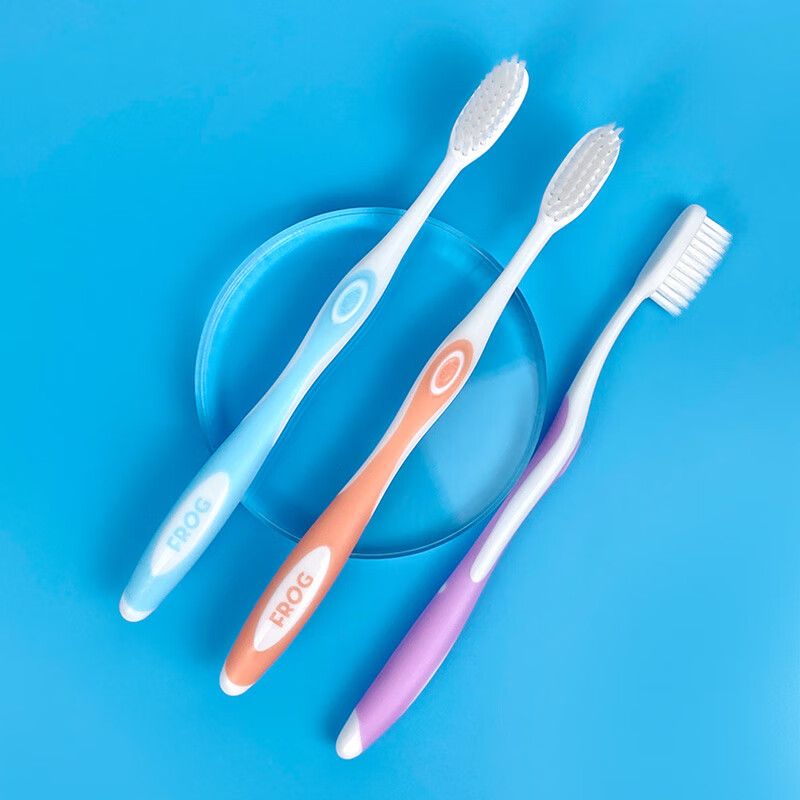 FROG Adult Toothbrush Set 131B, 3 Pieces, Soft Bristles for Gum Care And Deep Cl...