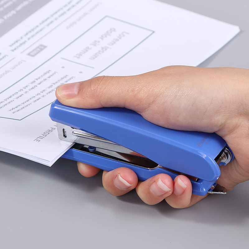 Comix Small Stapler, 10# Capacity, Can Staple 16 Pages, Random Color, B2992