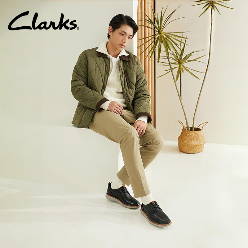 Clarks Men's Un.loop Plain Toe Oxford Dress Shoe